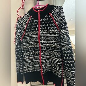 Adorable Krimsin  klover black and white sweater!